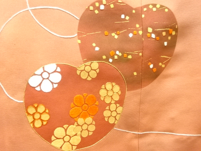  未使用品　花・箔散らし模様刺繍絵羽道行コート